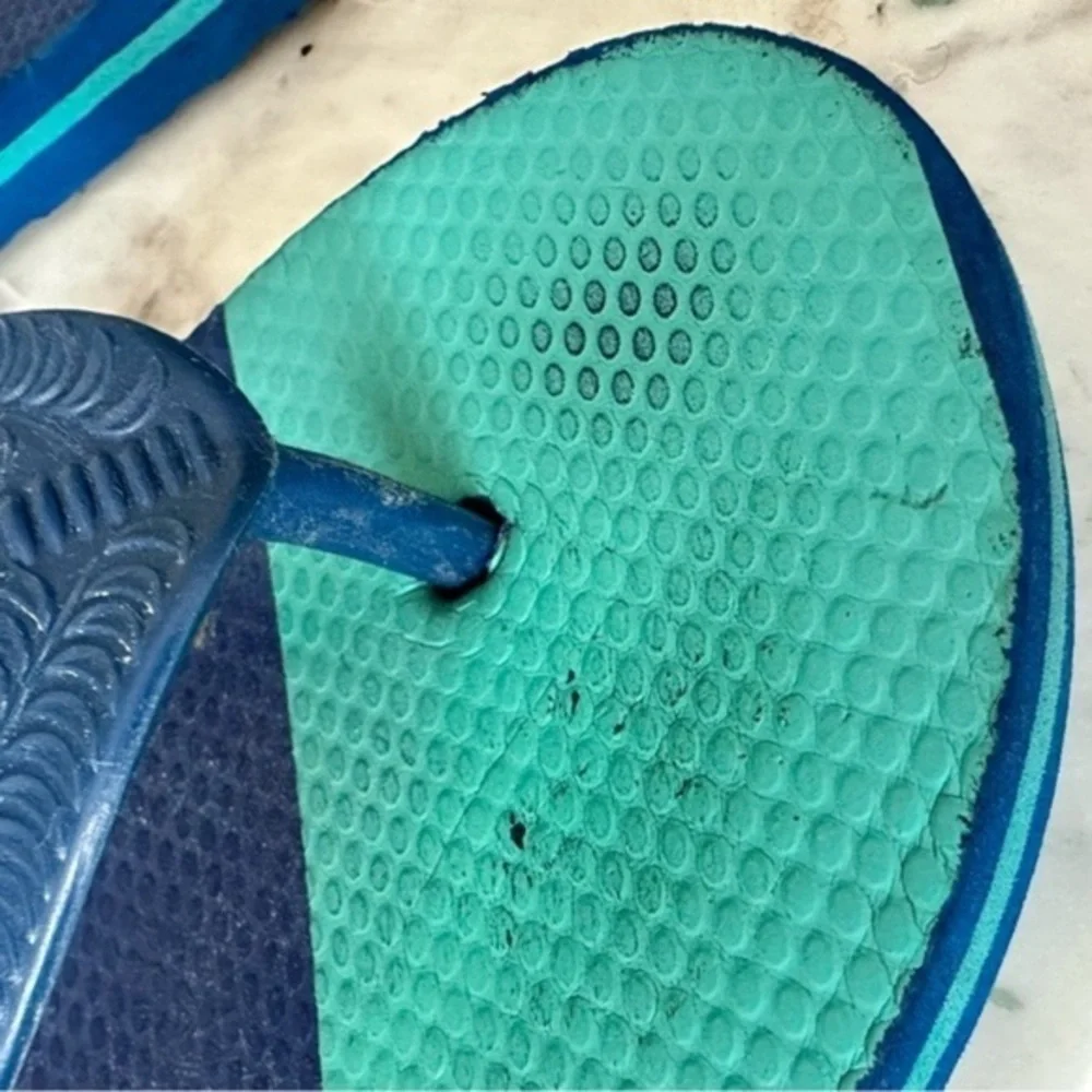 🔴GAP m Boys 3 / 4 Flip Flop Sandals. Navy green blue Striped Sandals size 1-2